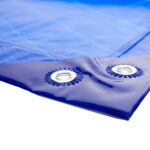 detail foto van de ogen van een blauw afdekzeil